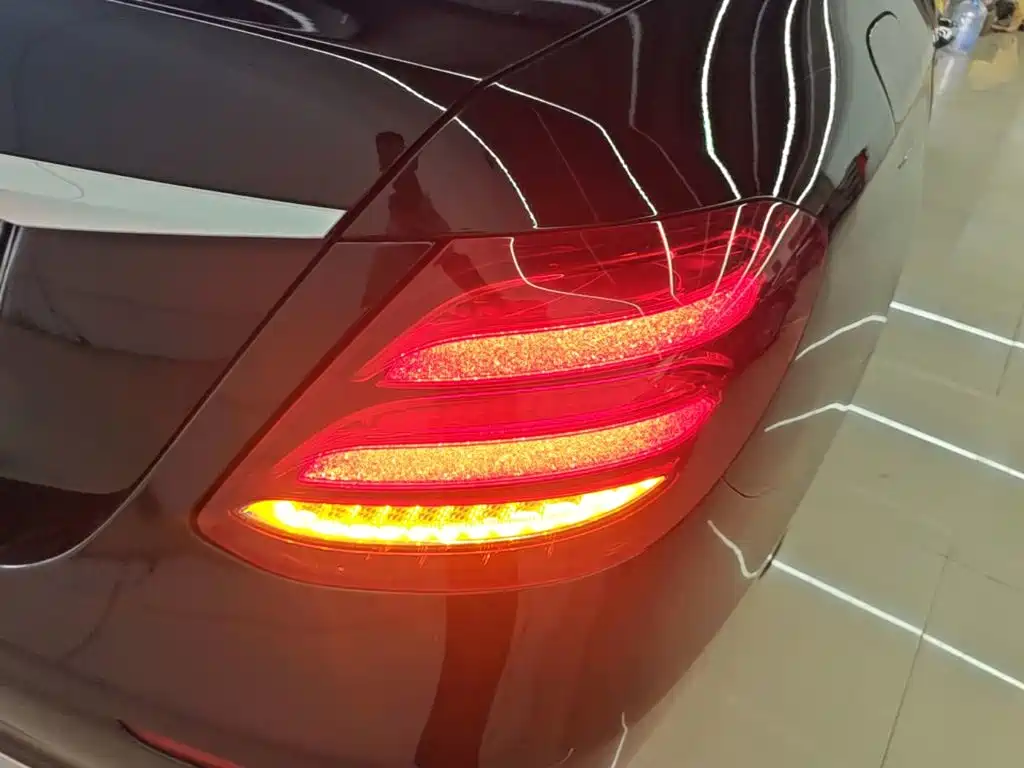 Mercedes-Benz E-Class — миниатюра 8
