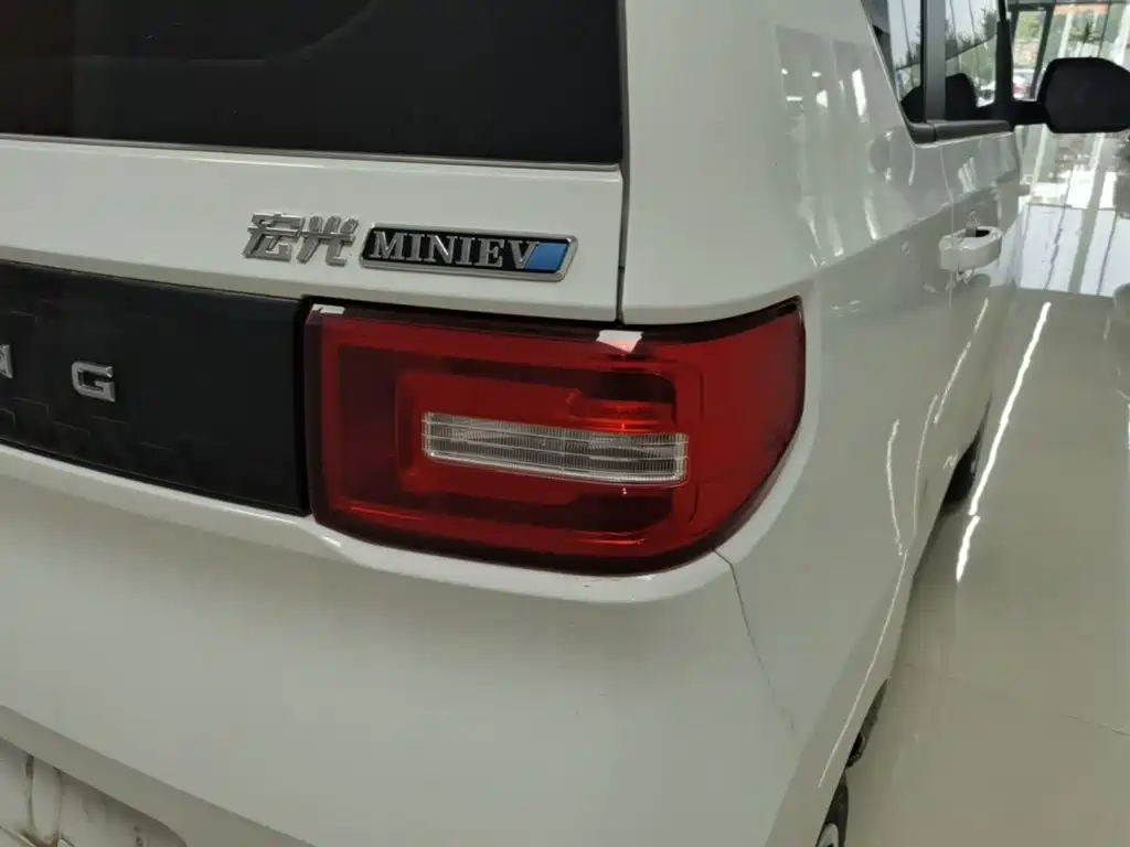 Wuling MINIEV — миниатюра 8
