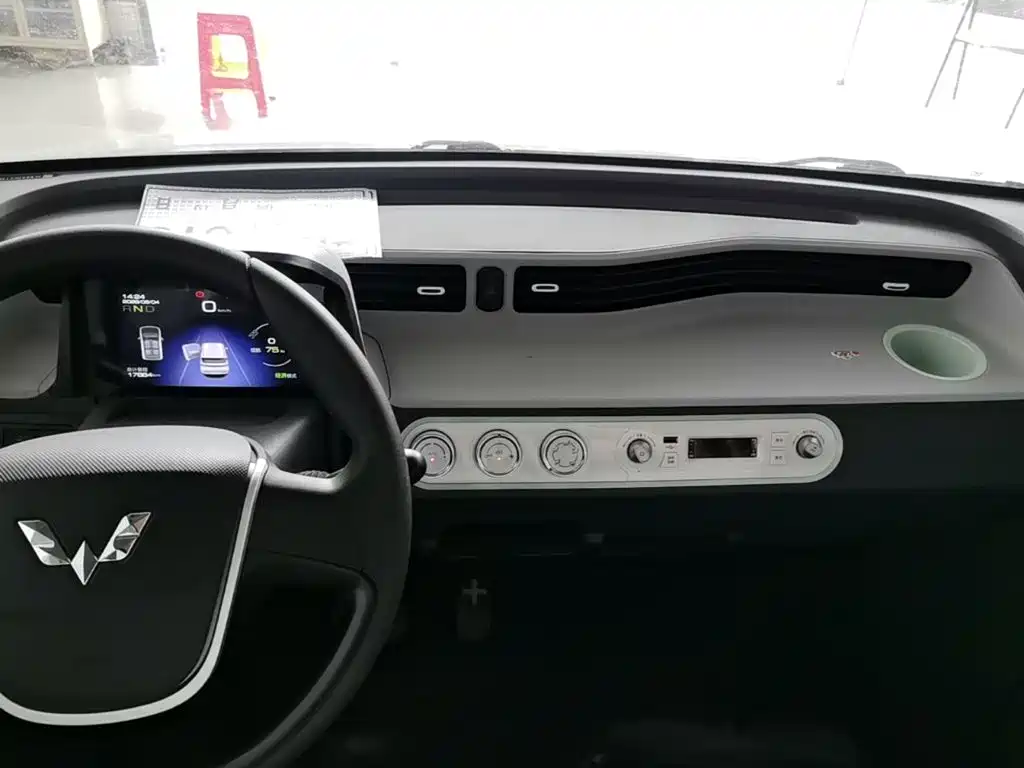 Wuling MINIEV — миниатюра 10
