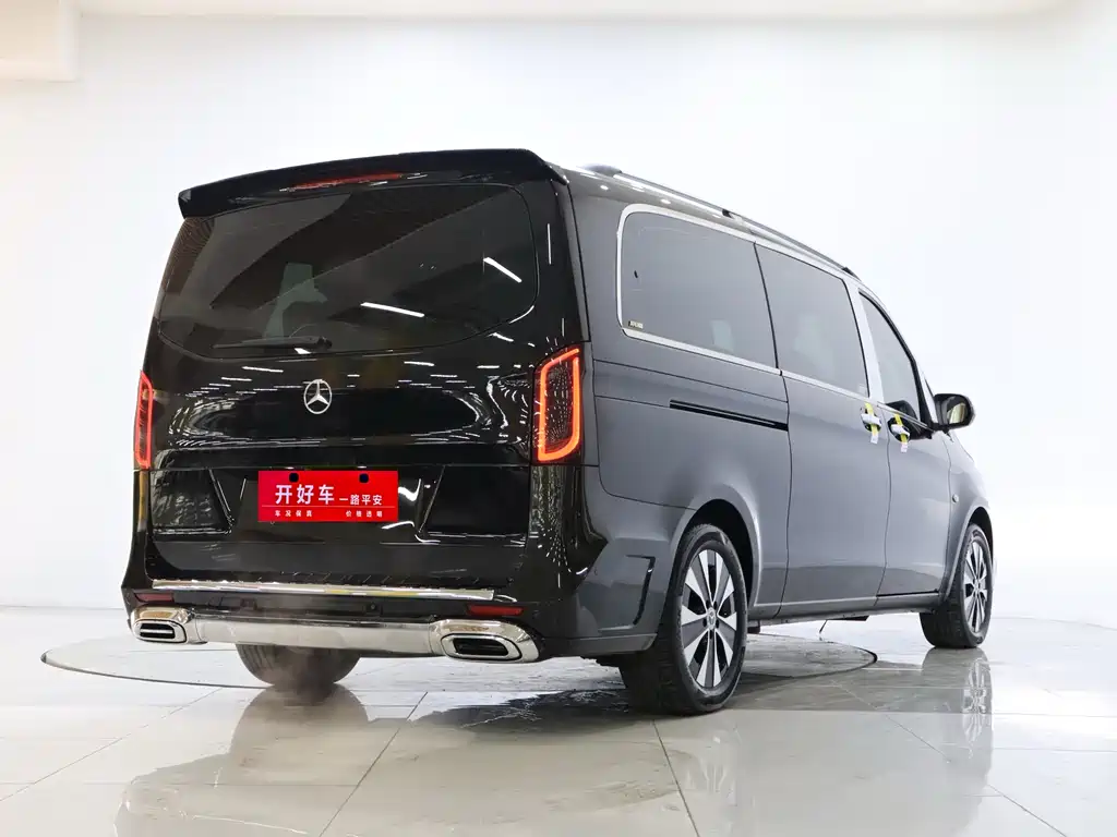 Mercedes-Benz Vito 2023 2.0T Elite 7 мест