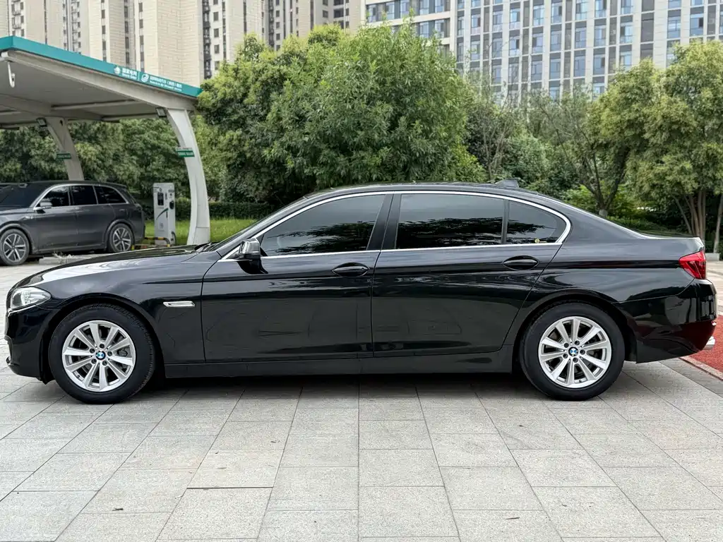 BMW 5 Series — миниатюра 4