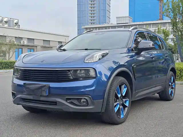 2018 Lynk & Co 01