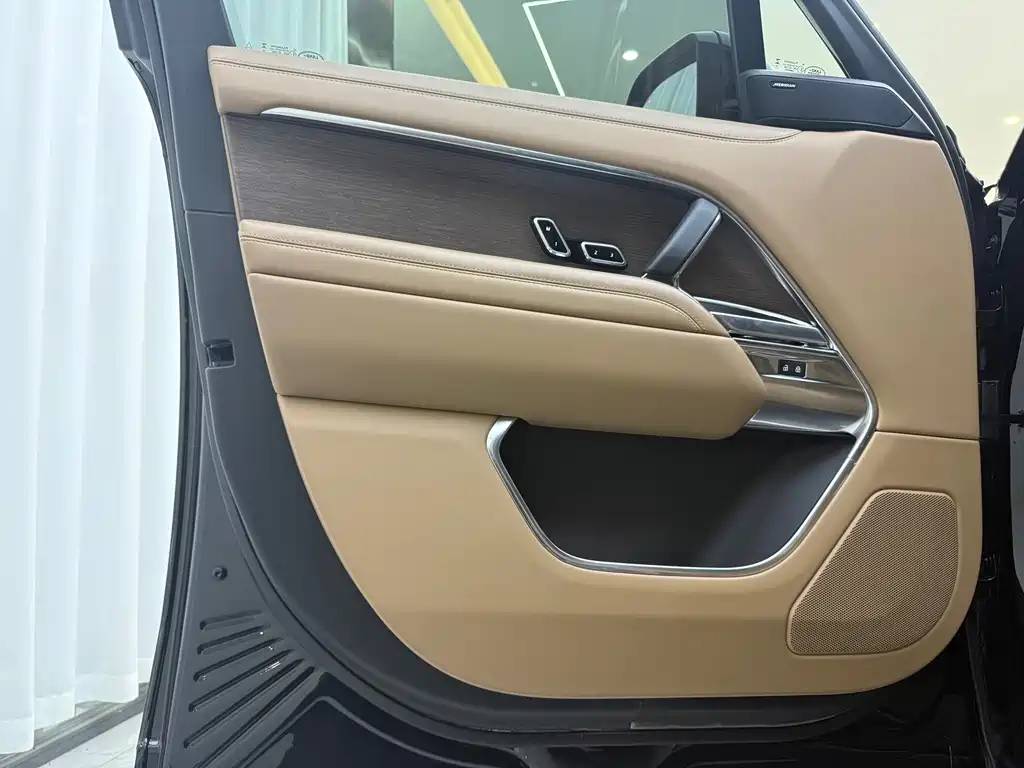Land Rover Range Rover — миниатюра 3