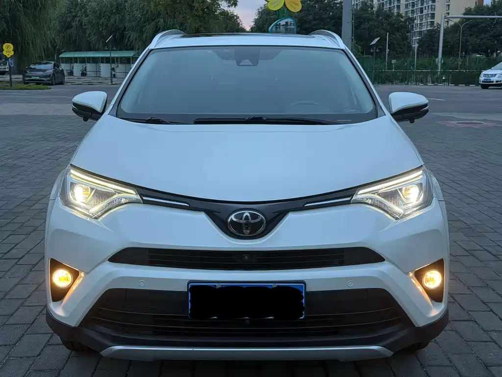 Toyota RAV4 — миниатюра 2