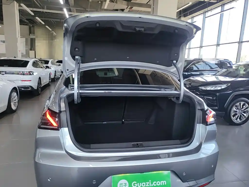 Peugeot 408 — миниатюра 19