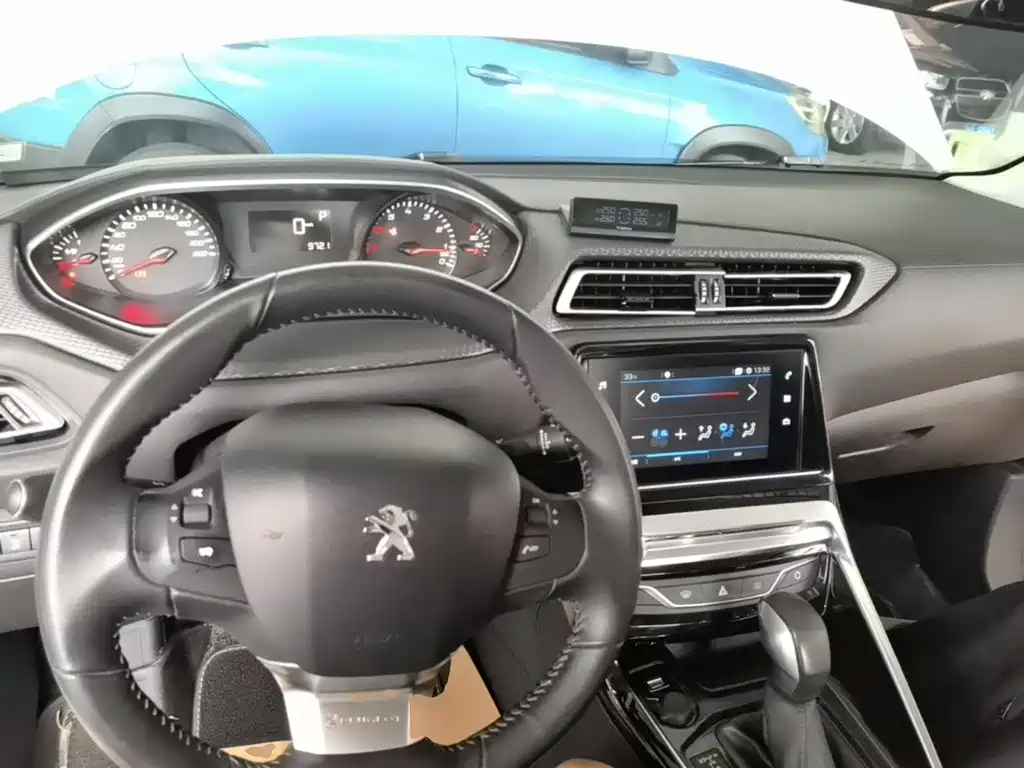 Peugeot 308 — миниатюра 10