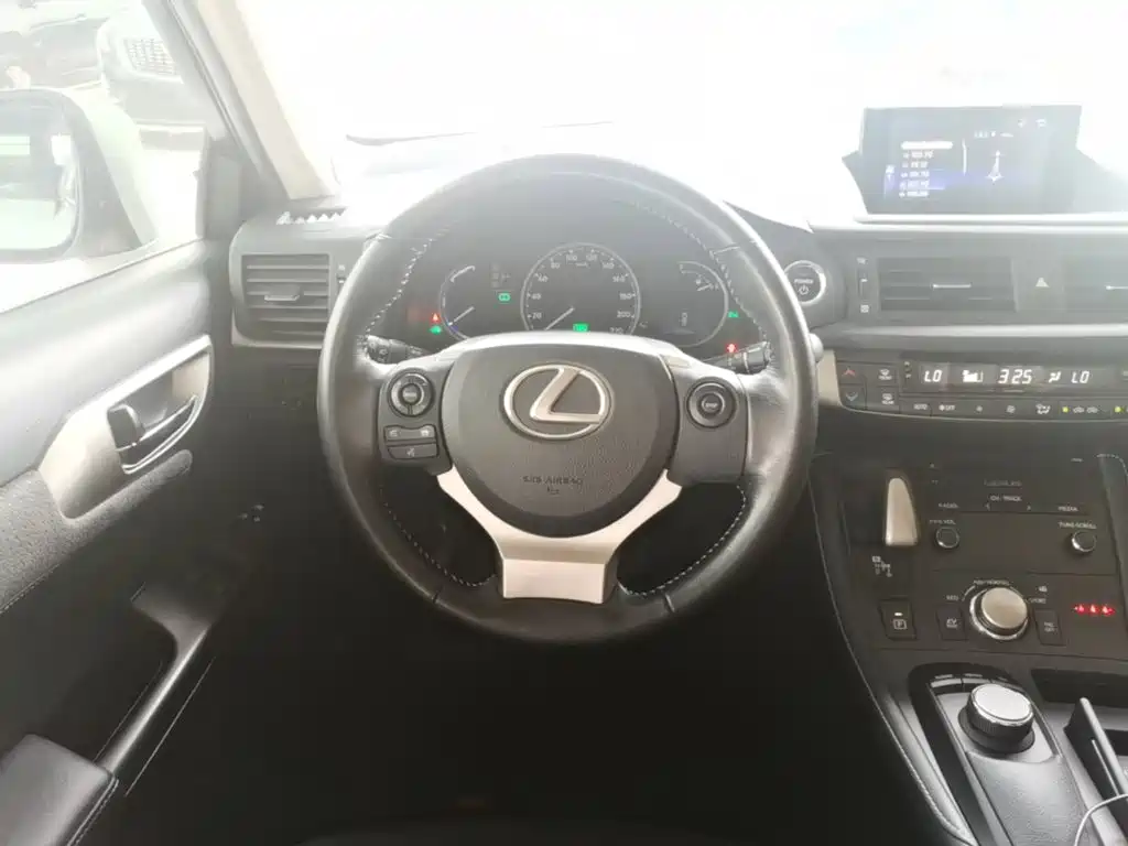 Lexus CT — миниатюра 11