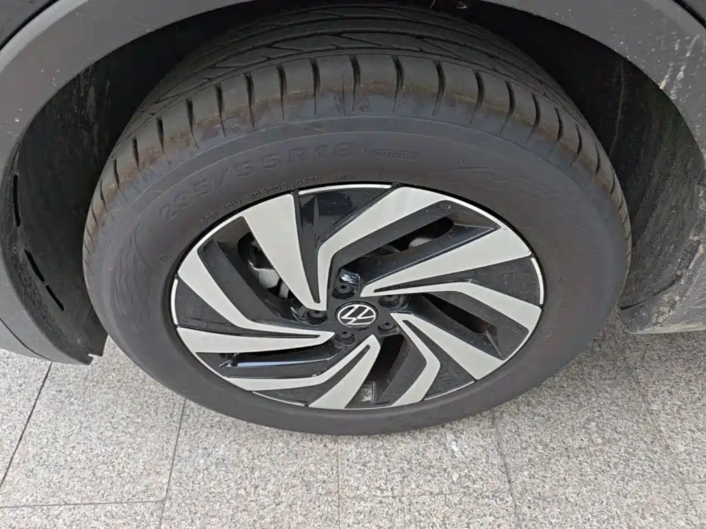 Volkswagen Tiguan L — миниатюра 23