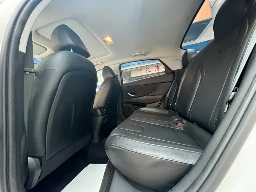 Hyundai Elantra — миниатюра 13