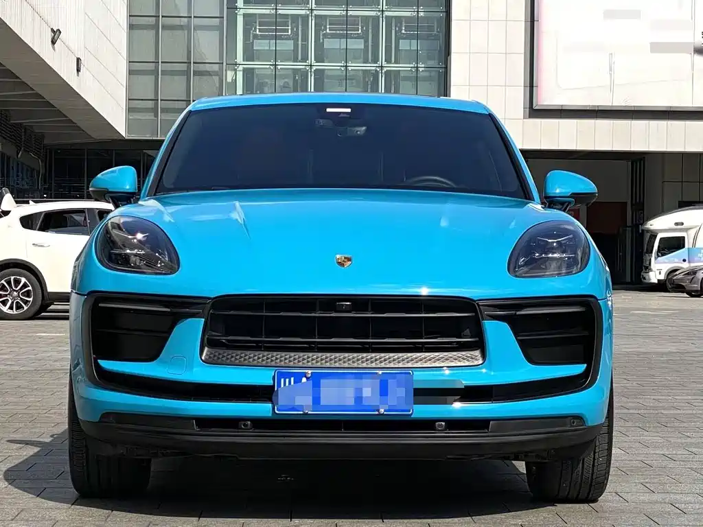 PORSCHE MACAN