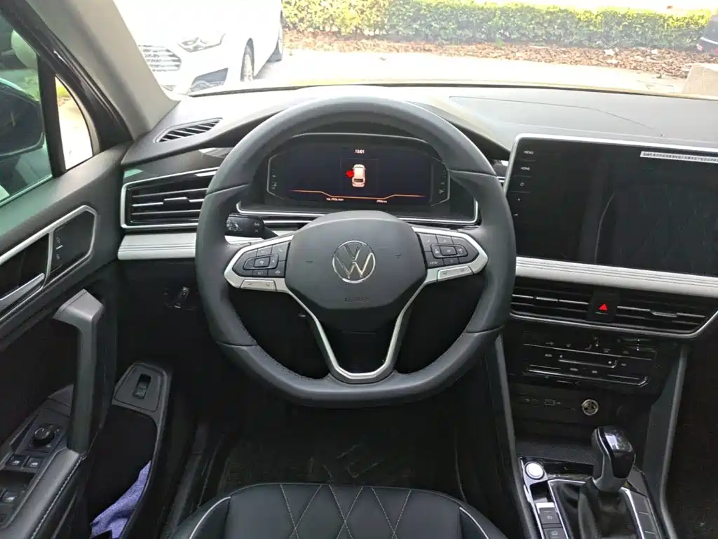 Volkswagen Tiguan L — миниатюра 11