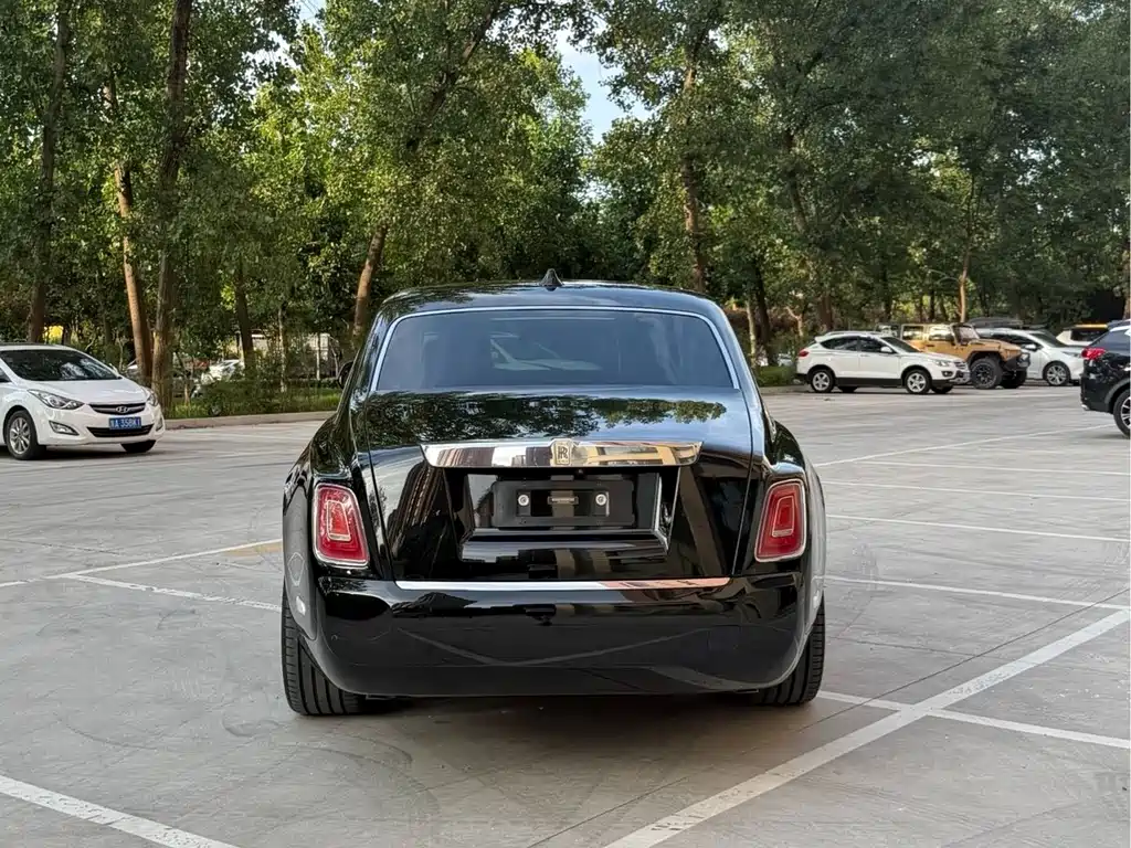 Rolls-Royce Phantom — миниатюра 3