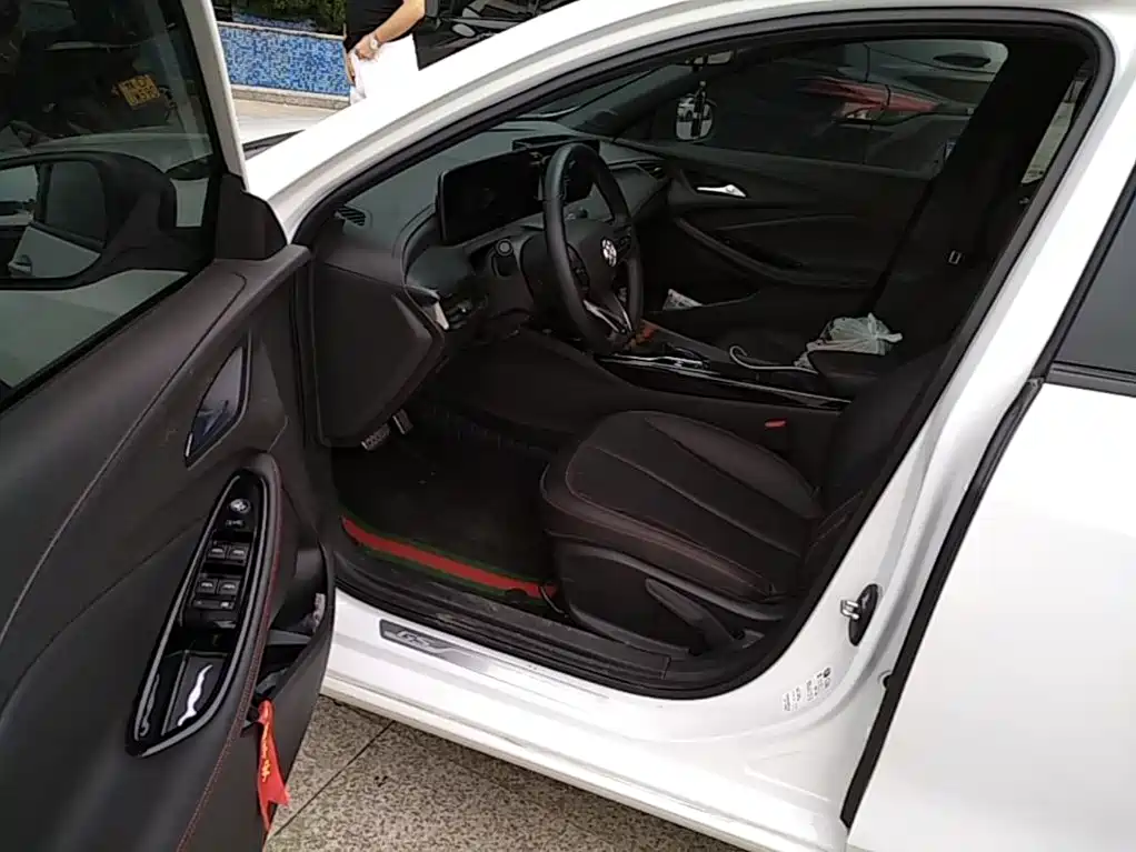 Buick Verano — миниатюра 16