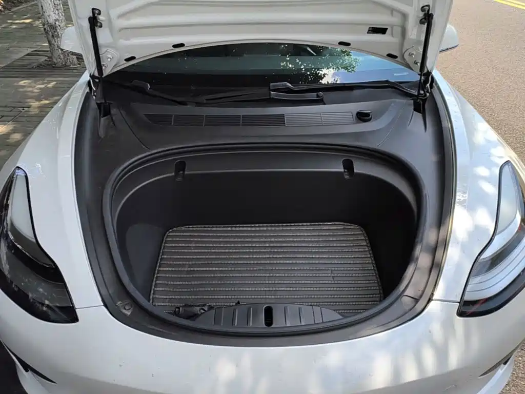 Tesla Model 3 — миниатюра 20