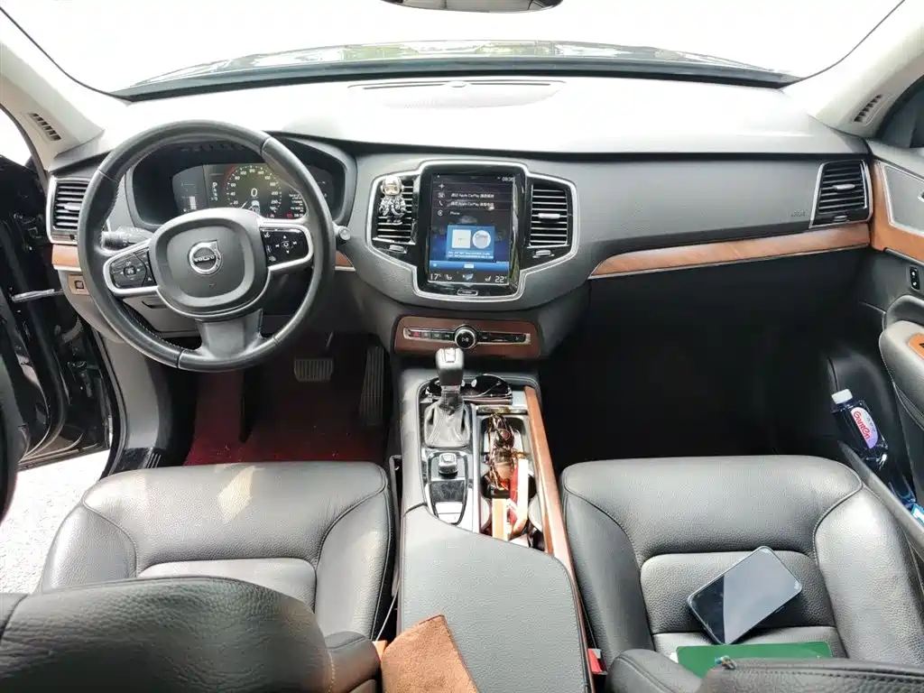 Volvo XC90 2018 T5 5 мест