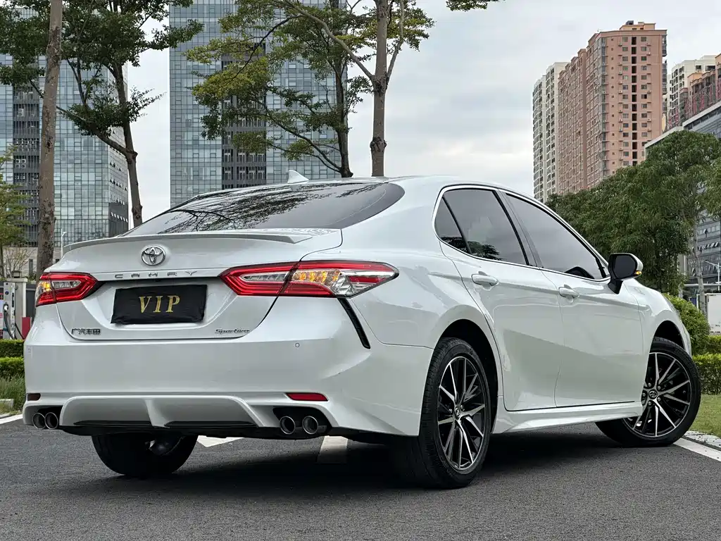 TOYOTA CAMRY