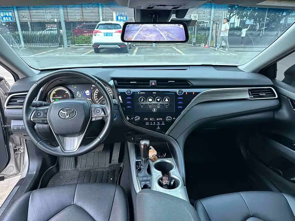 Toyota Camry — миниатюра 4