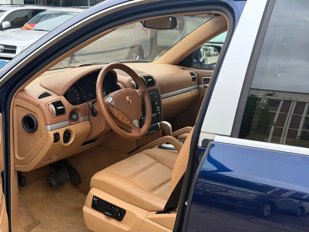 Porsche Cayenne — миниатюра 6