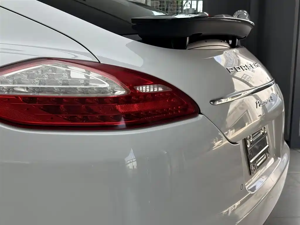 Porsche Panamera 2010 Panamera 4 3.6L