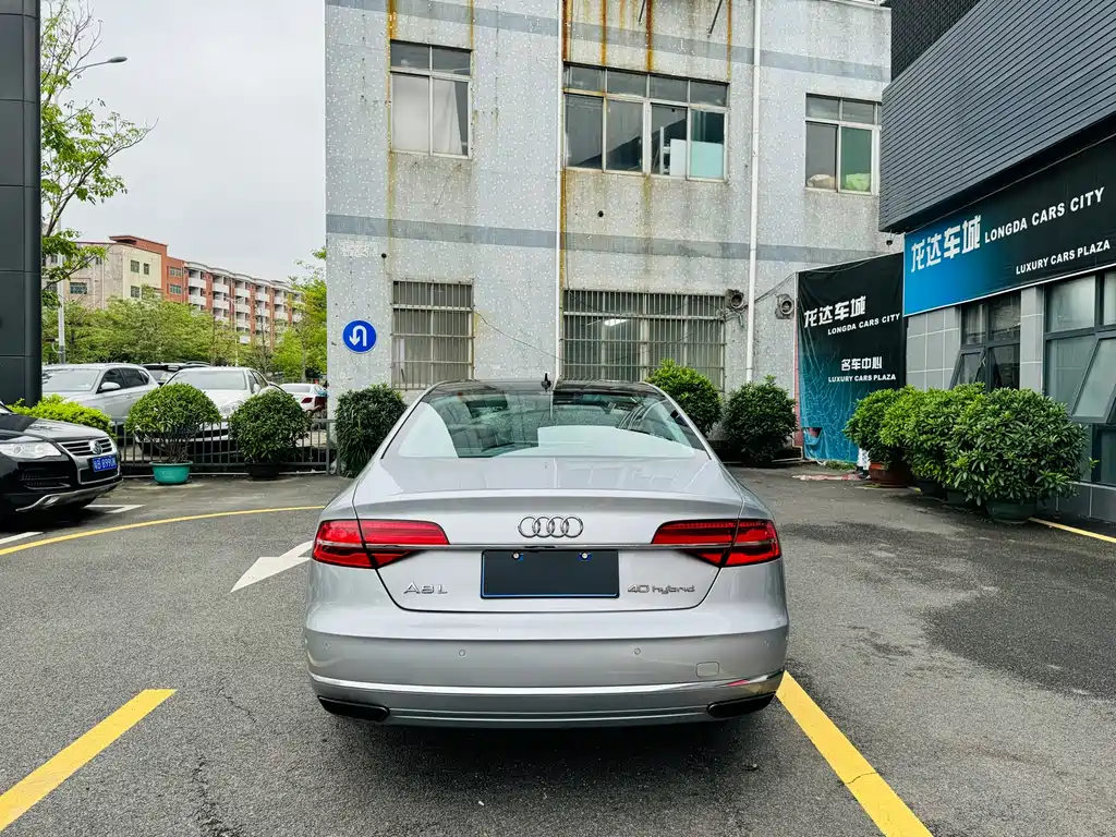 AUDI A8