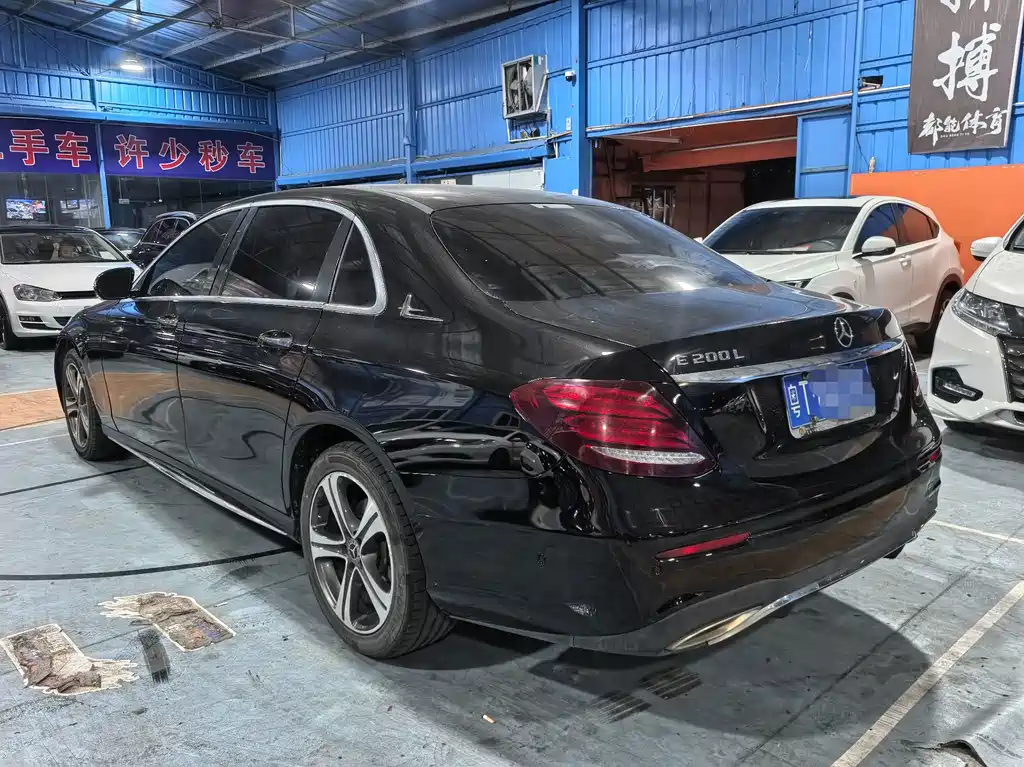 Mercedes-Benz E-Class — миниатюра 4
