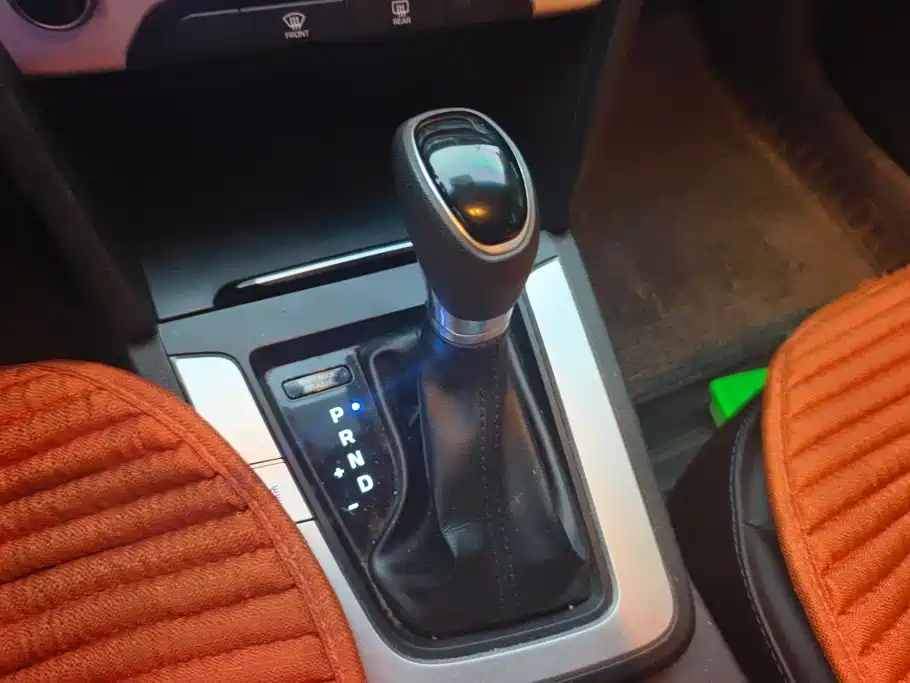 Hyundai Elantra — миниатюра 16