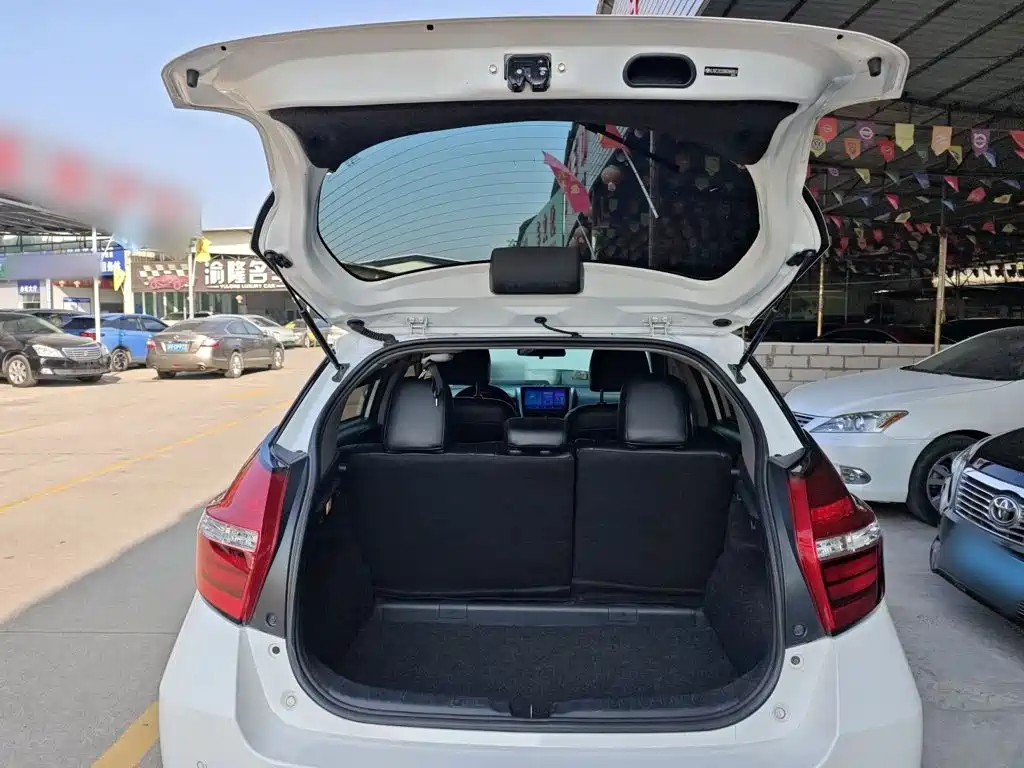 Toyota Yaris L — миниатюра 19