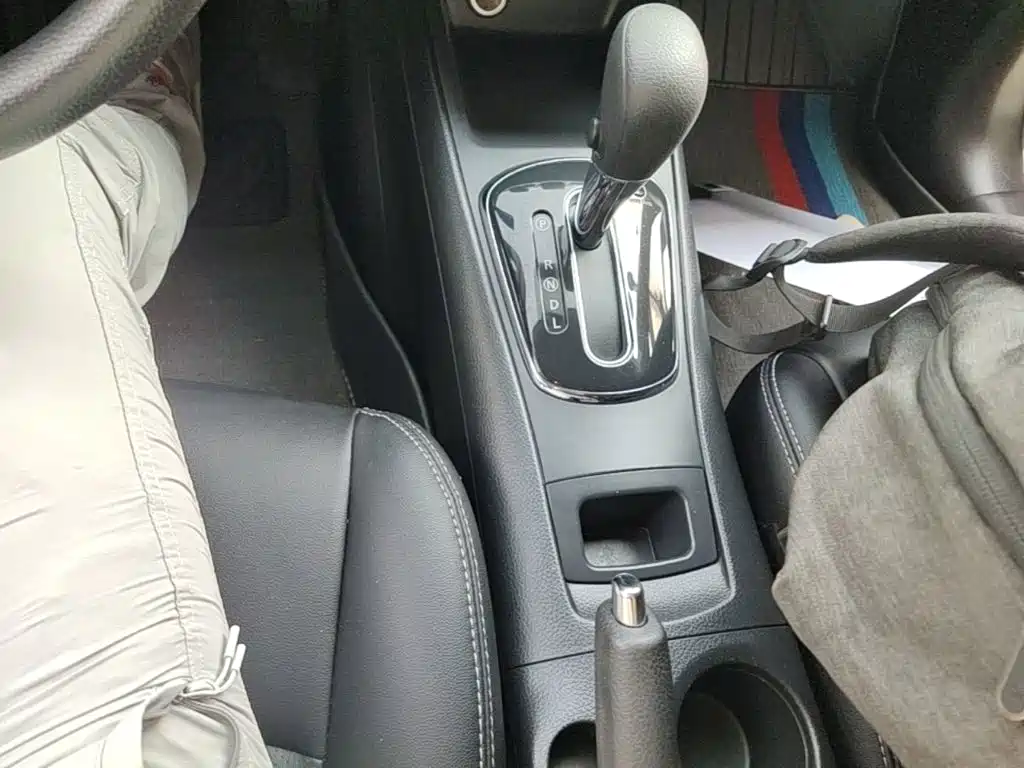 Nissan Tiida — миниатюра 10