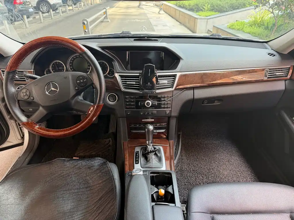 Mercedes-Benz E-Class — миниатюра 14