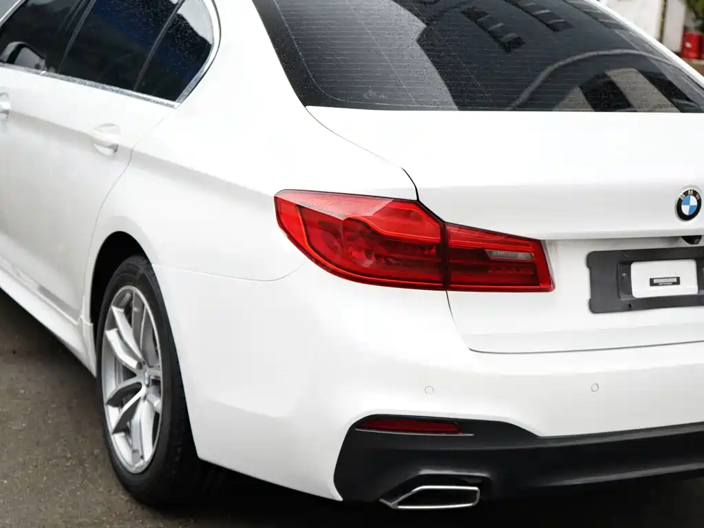 BMW 5 Series — миниатюра 9