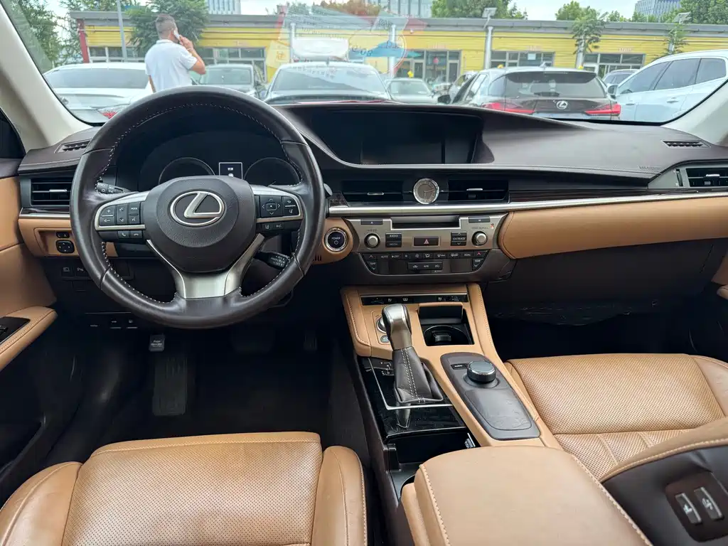 Lexus ES — миниатюра 11