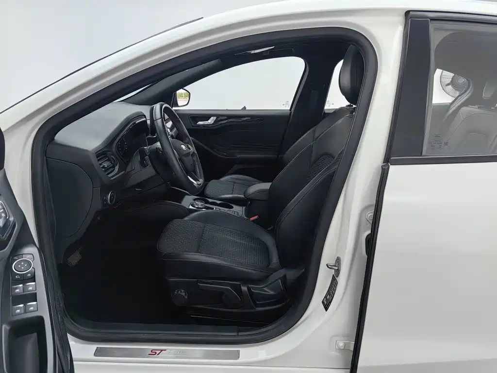 Ford Focus — миниатюра 10