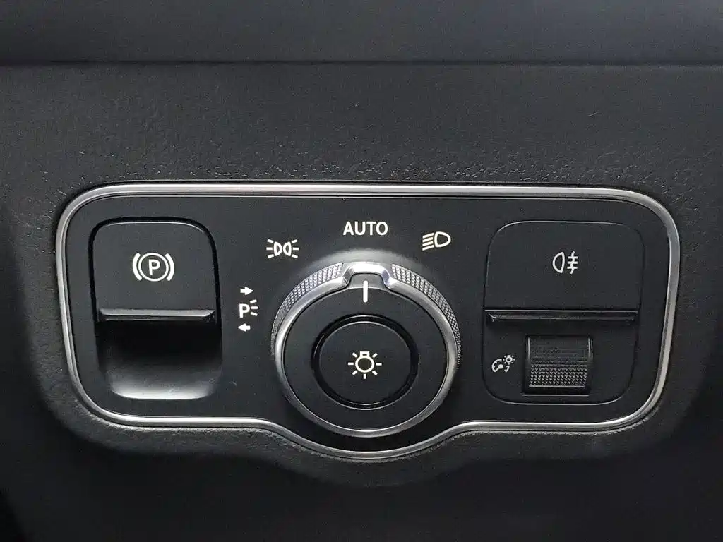 Mercedes-Benz GLB — миниатюра 21