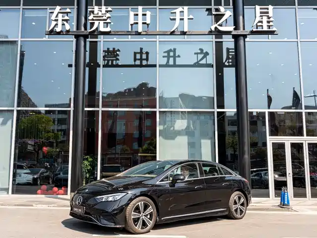 MERCEDES-BENZ EQE 2025