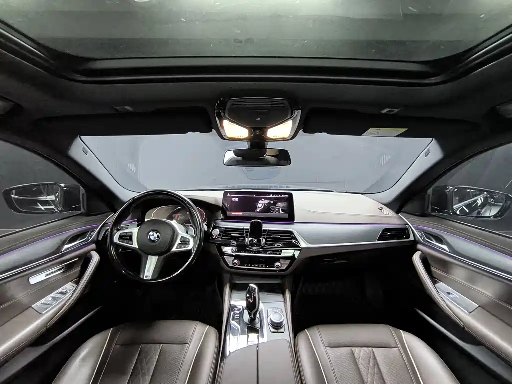 BMW 5 Series — миниатюра 9