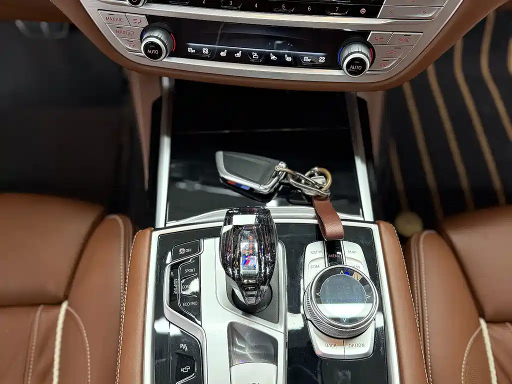 BMW 7 Series — миниатюра 8