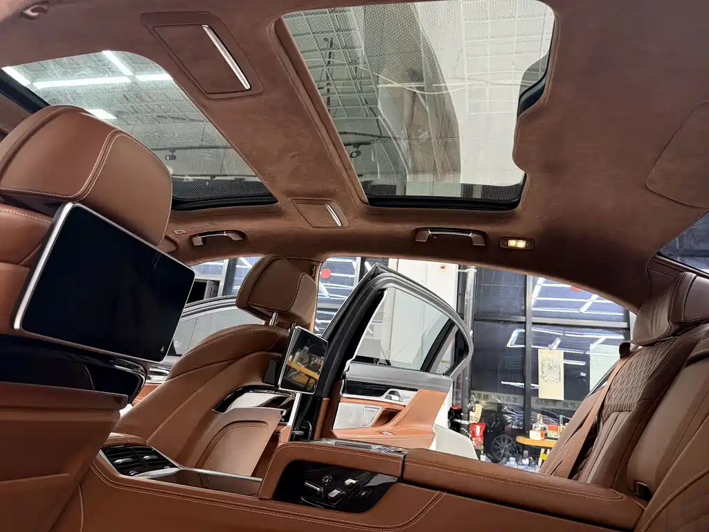 BMW 7 Series — миниатюра 16