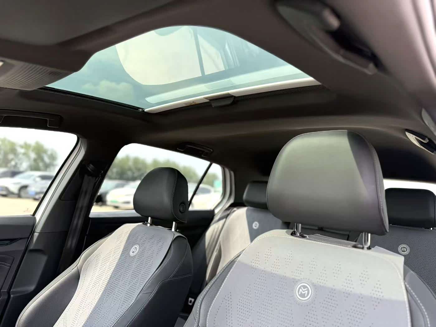 Volkswagen Golf 1.4 л 2022 г. Белый, пробег 33000 км