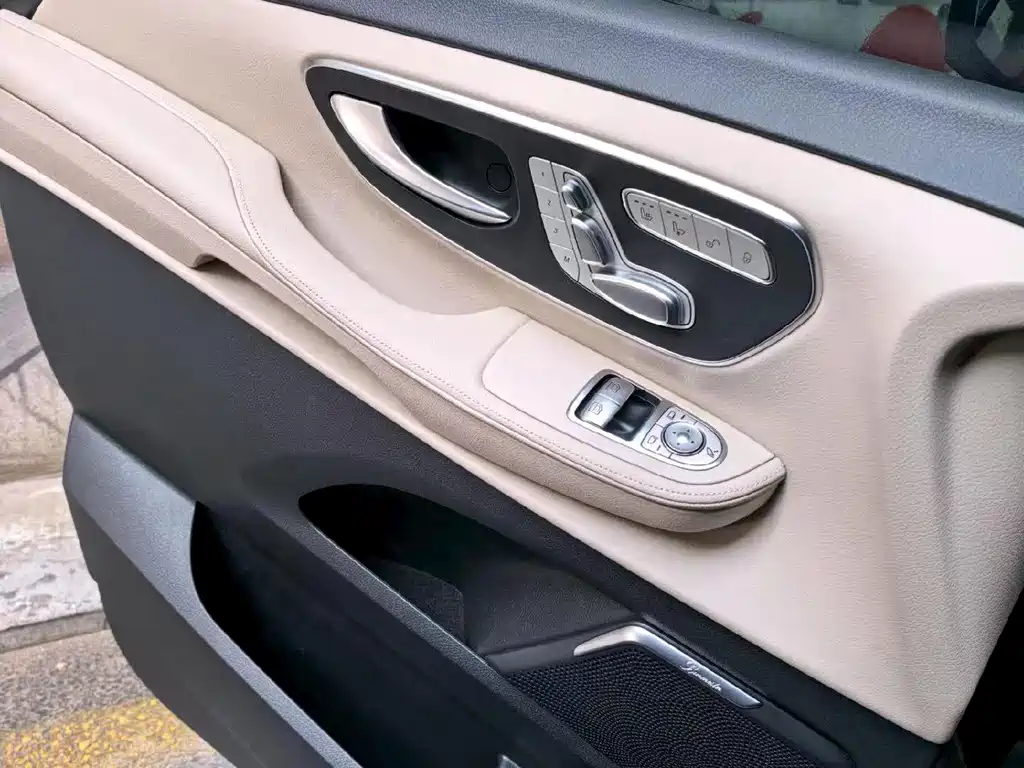 Mercedes-Benz V-Class — миниатюра 6