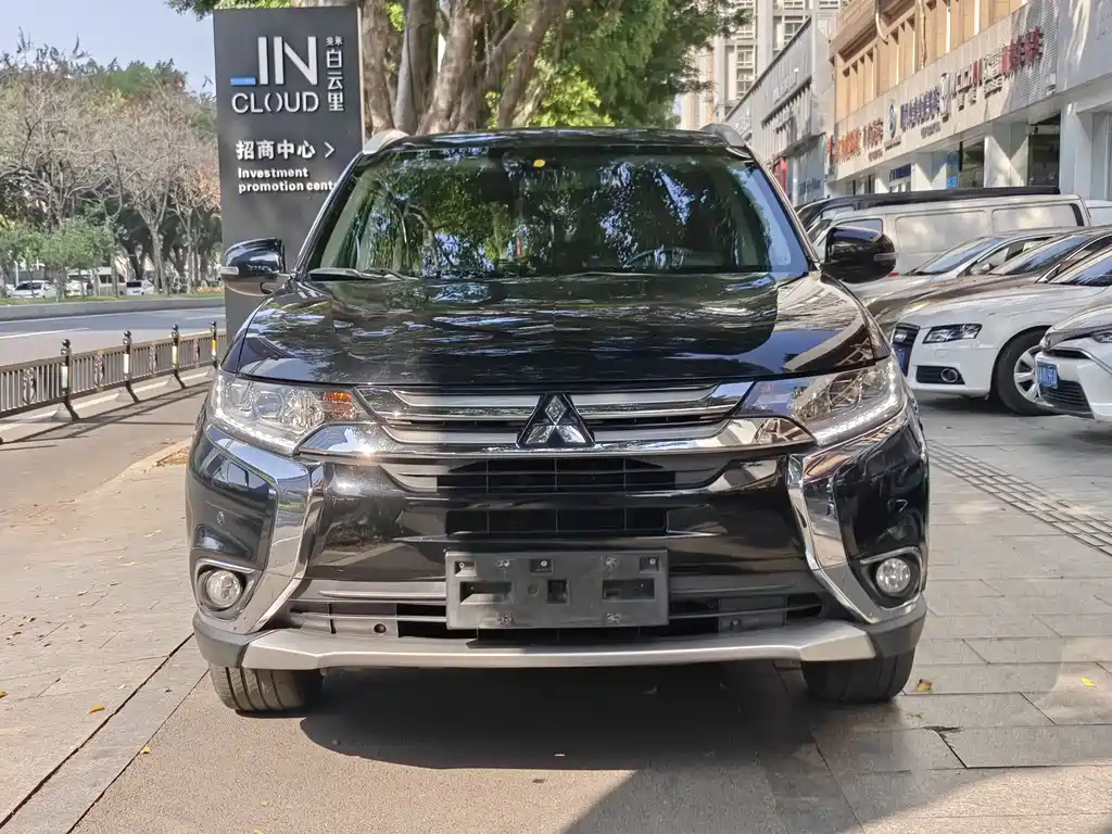 MITSUBISHI OUTLANDER