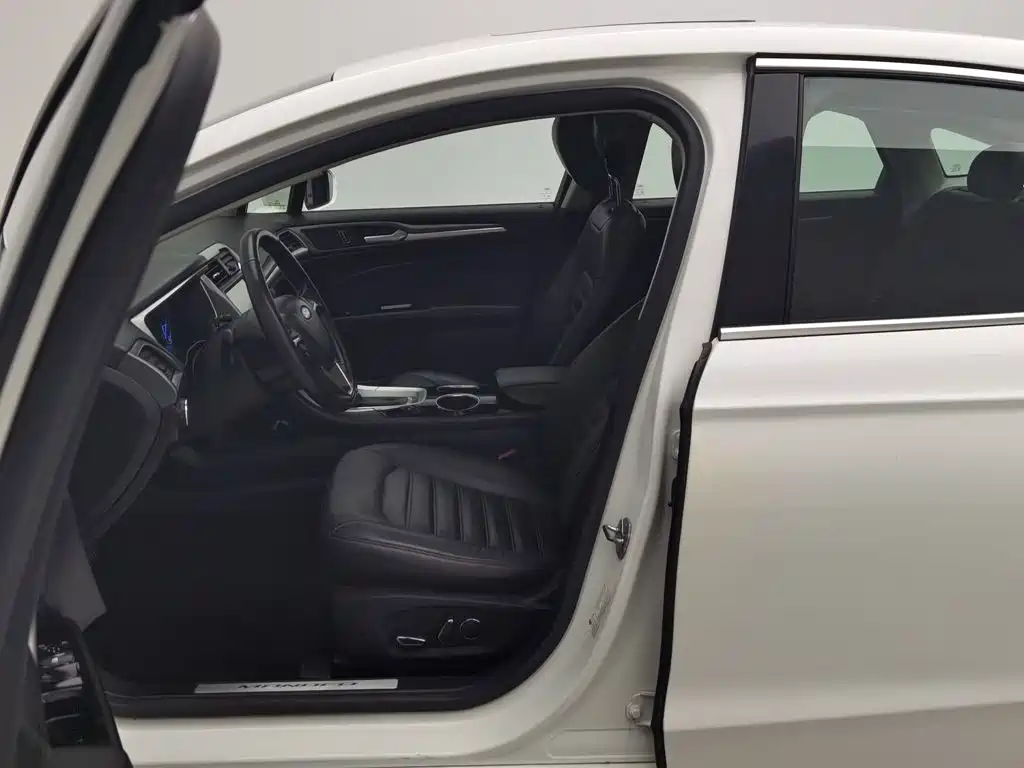Ford Mondeo — миниатюра 10