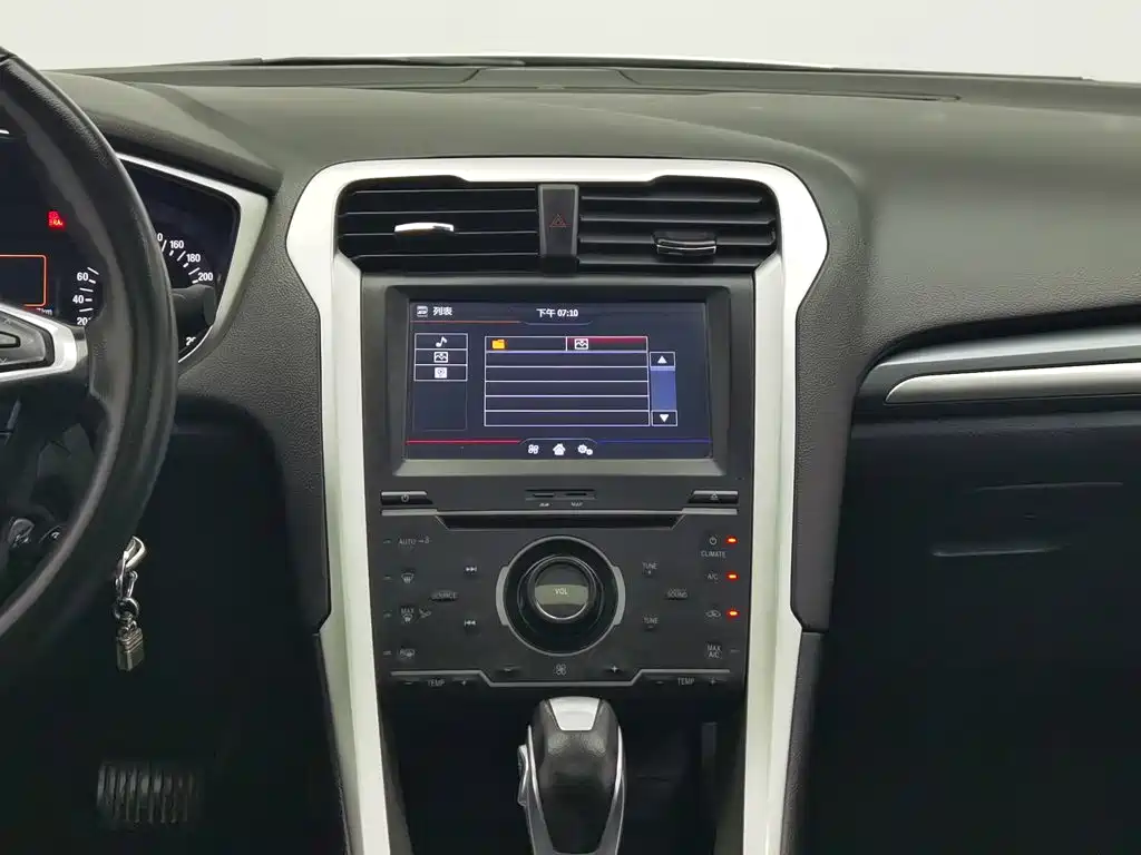 Ford Mondeo — миниатюра 12