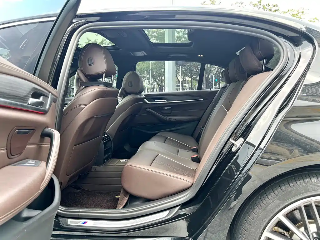 BMW 5 Series — миниатюра 6