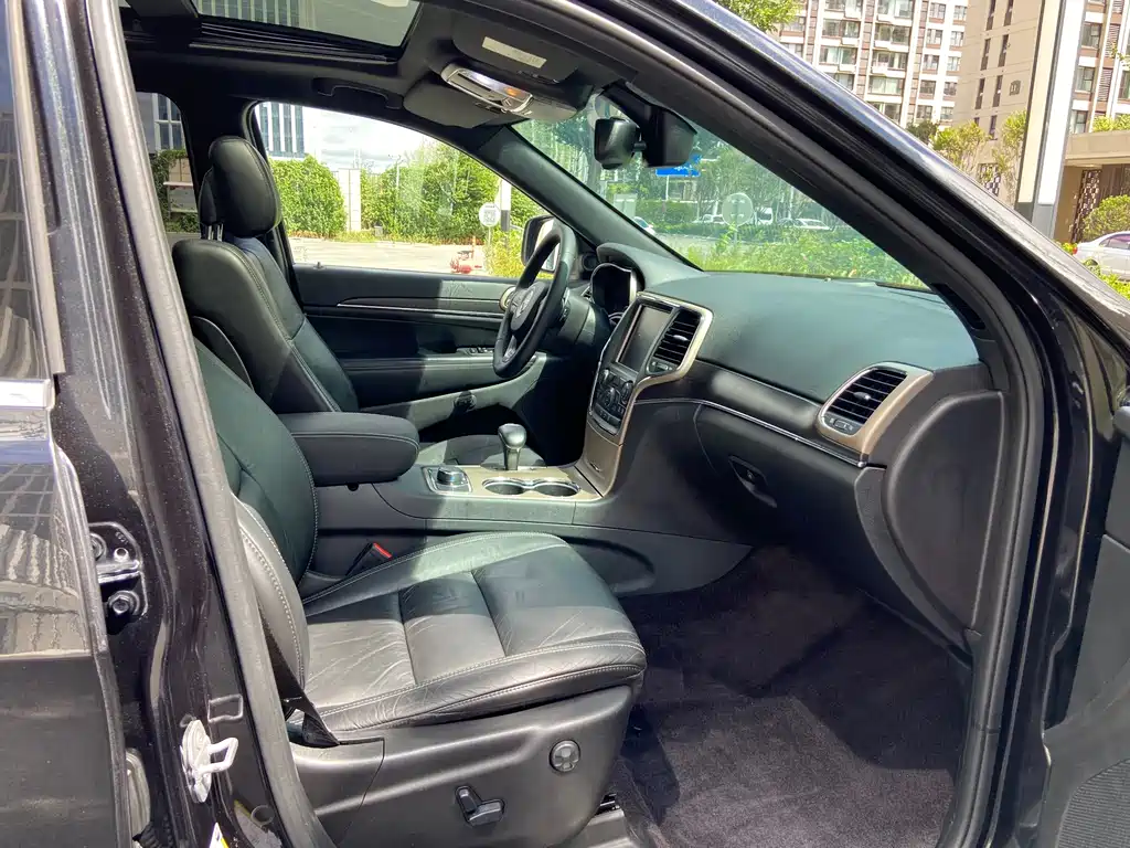 Jeep Grand Cherokee (Import) 3.0L Comfort Enjoy Navigation Edition, фото 17