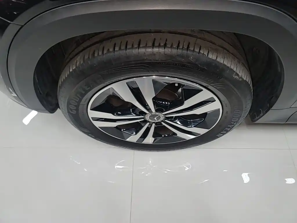 Mercedes-Benz GLB — миниатюра 23