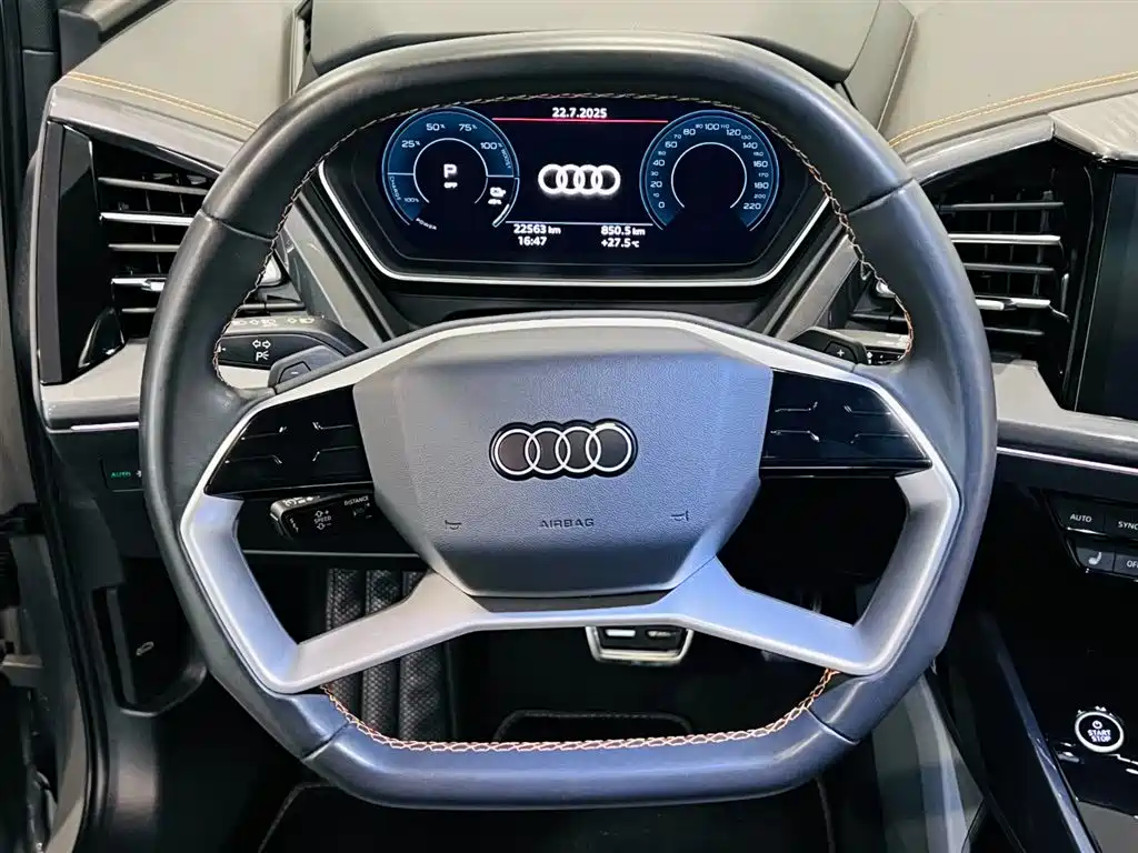 AUDI Q4 E TRON
