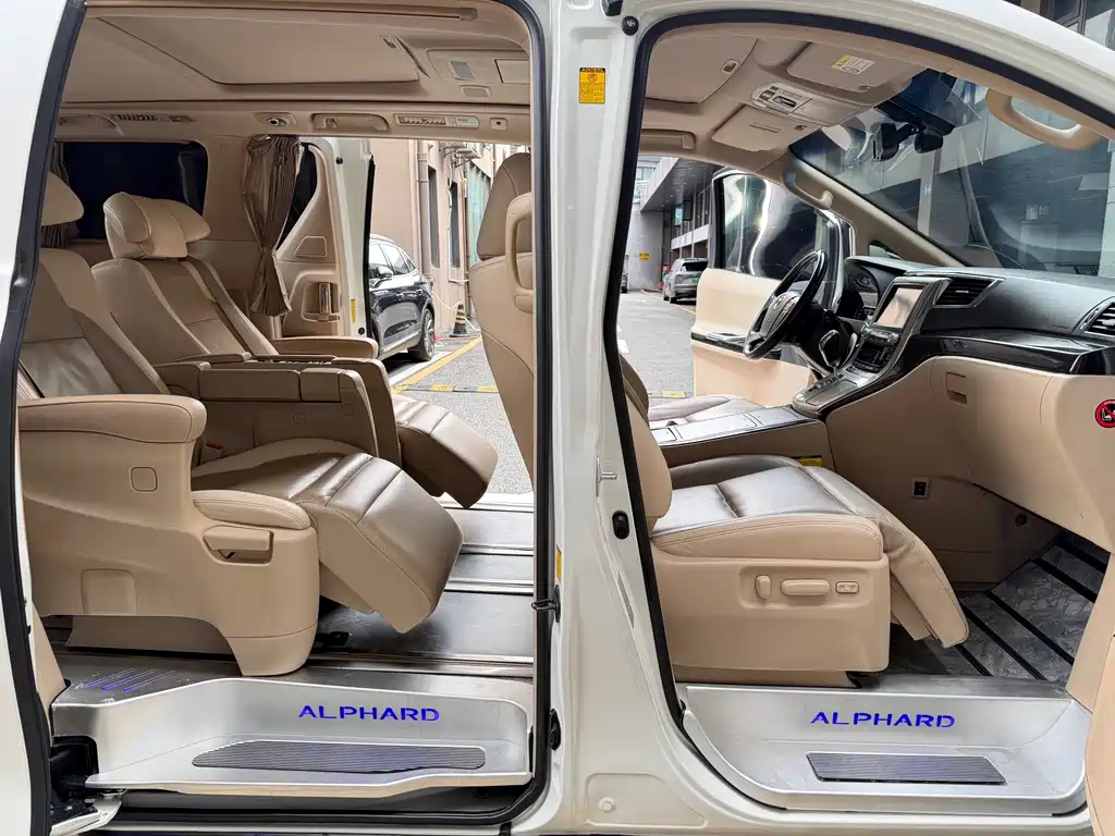 Toyota Alphard — миниатюра 15