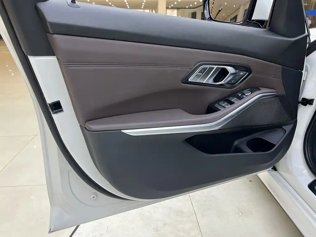 BMW 3 Series — миниатюра 11