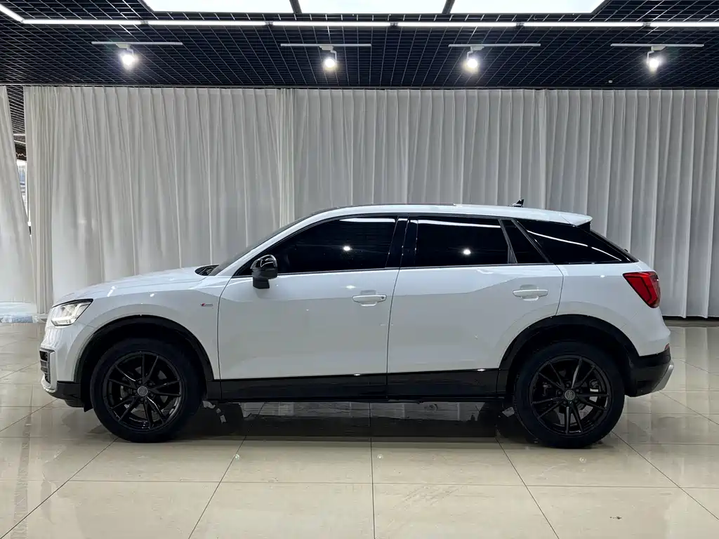 Audi Q2L — миниатюра 3