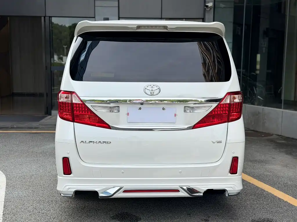 Toyota Alphard — миниатюра 20